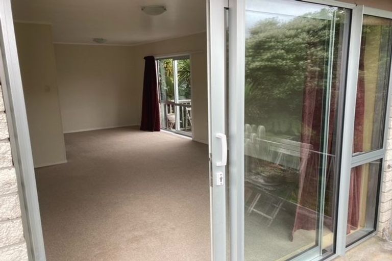 Photo of property in 4216 Great North Road, Glendene, Auckland, 0602