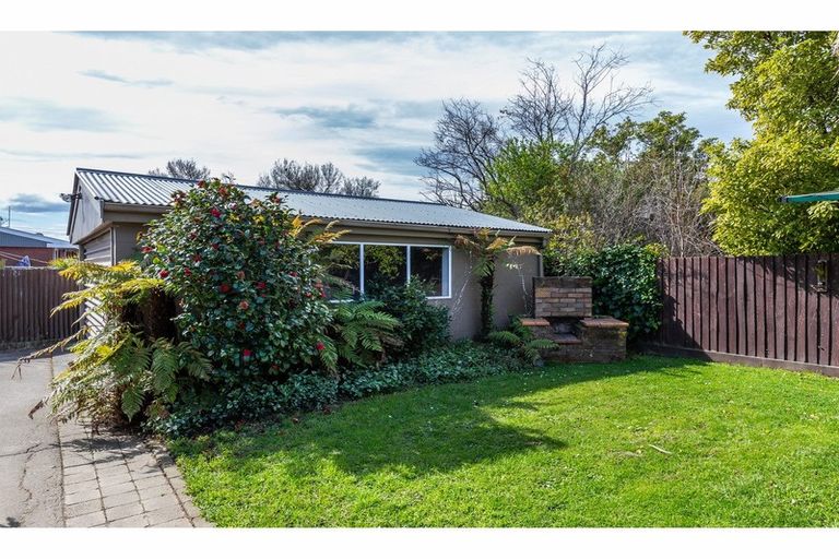 Photo of property in 174 Centaurus Road, Saint Martins, Christchurch, 8022