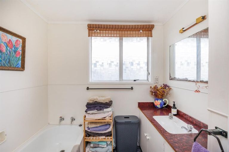 Photo of property in 19 Alexandra Street, Marton, 4710