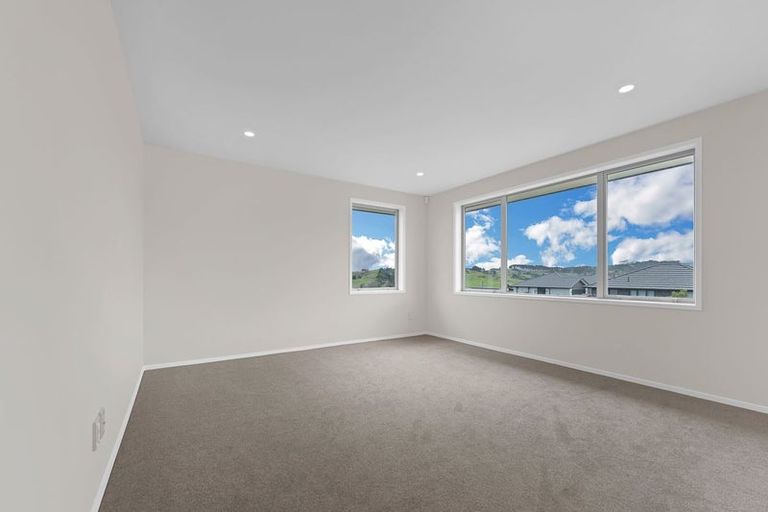 Photo of property in 65 Leathem Crescent, Pokeno, 2402