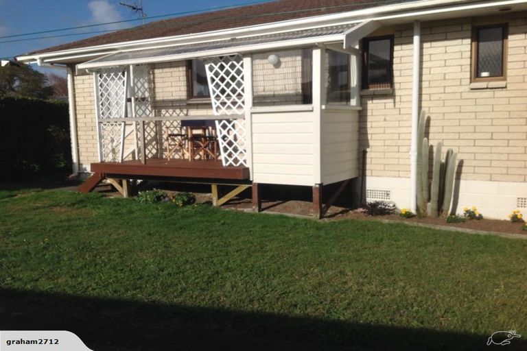 Photo of property in 32b Edgewater Parade, Waiuku, 2123