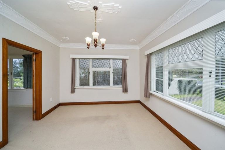 Photo of property in 32 Victoria Road, New Plymouth, 4310