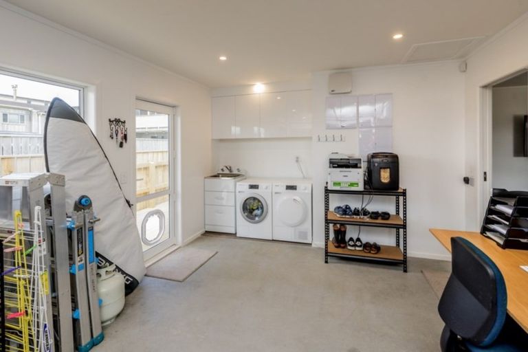 Photo of property in 18 Marine Parade South, Foxton Beach, Foxton, 4815