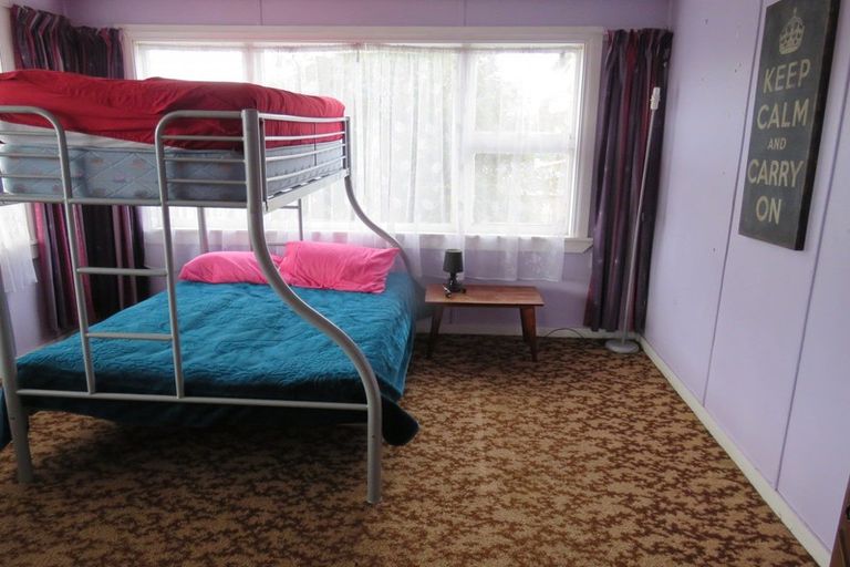 Photo of property in 18 Russell Street, Westport, 7825