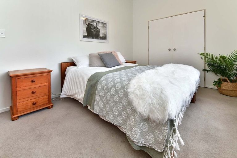 Photo of property in 53 Springs Road, Parakai, 0830