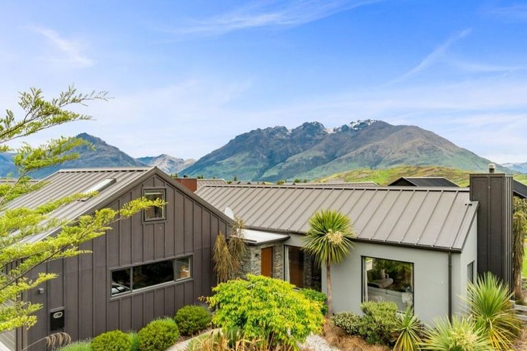 Photo of property in 2 Jacks Point Rise, Jacks Point, Queenstown, 9371