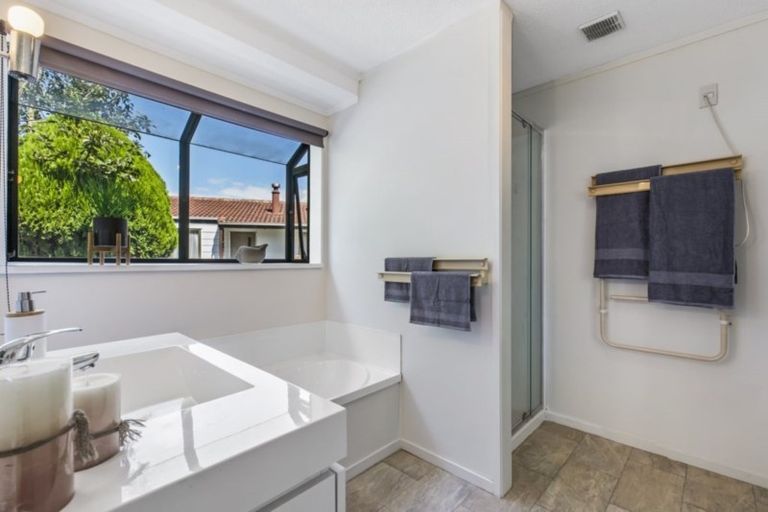 Photo of property in 105 Wattle Farm Road, Wattle Downs, Auckland, 2103