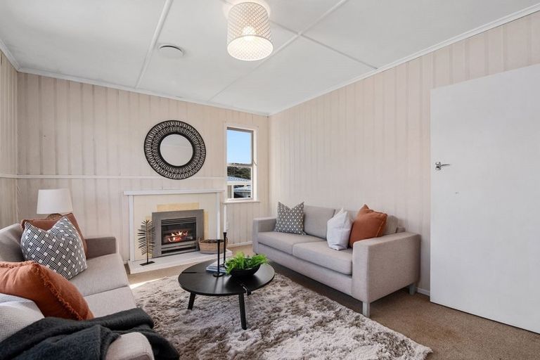 Photo of property in 1/28 Neal Avenue, Glenfield, Auckland, 0629