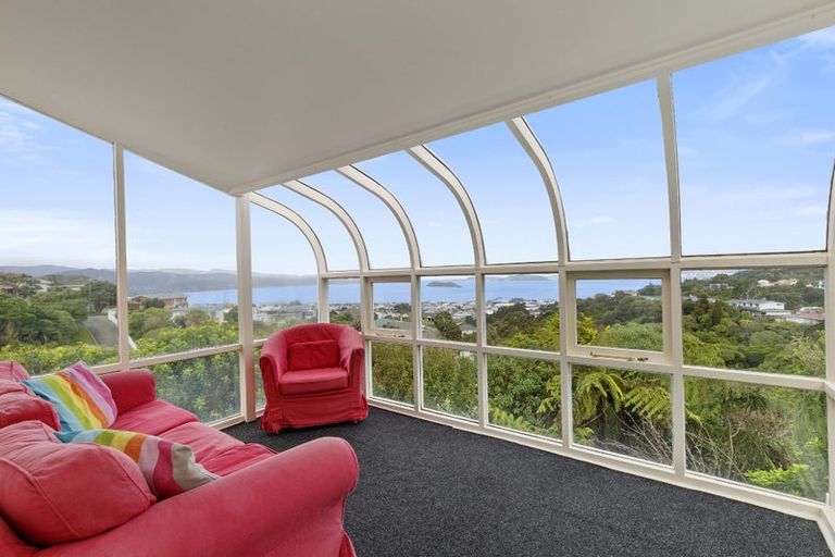 Photo of property in 115 Dowse Drive, Maungaraki, Lower Hutt, 5010