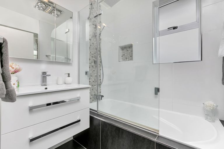 Photo of property in 16 Patts Avenue, Glendene, Auckland, 0602