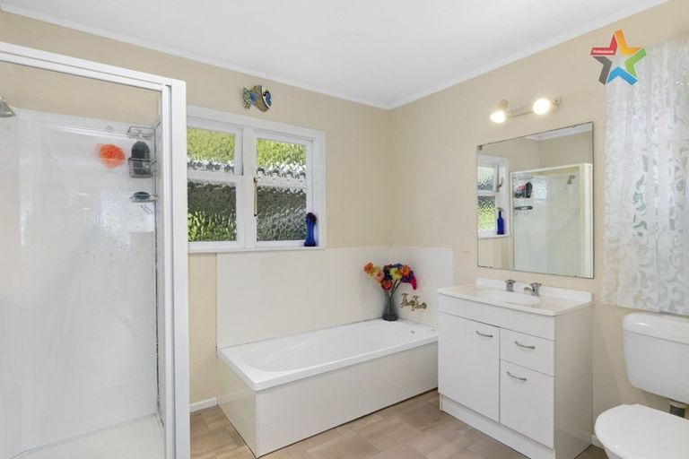 Photo of property in 24 Korau Grove, Stokes Valley, Lower Hutt, 5019