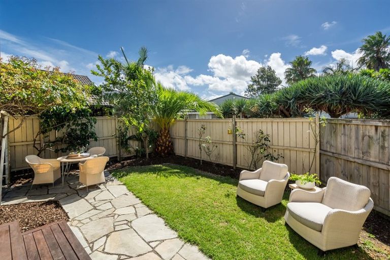 Photo of property in 2/17 Brook Street, Milford, Auckland, 0620