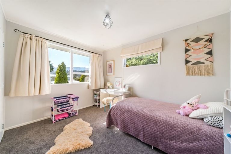Photo of property in 1 Riverlea Way, Totara Park, Upper Hutt, 5018