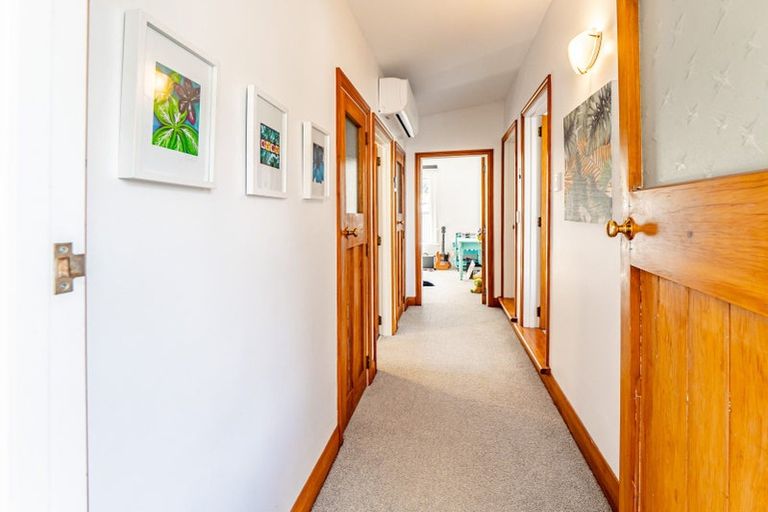 Photo of property in 38 Waiwaka Terrace, Strandon, New Plymouth, 4312