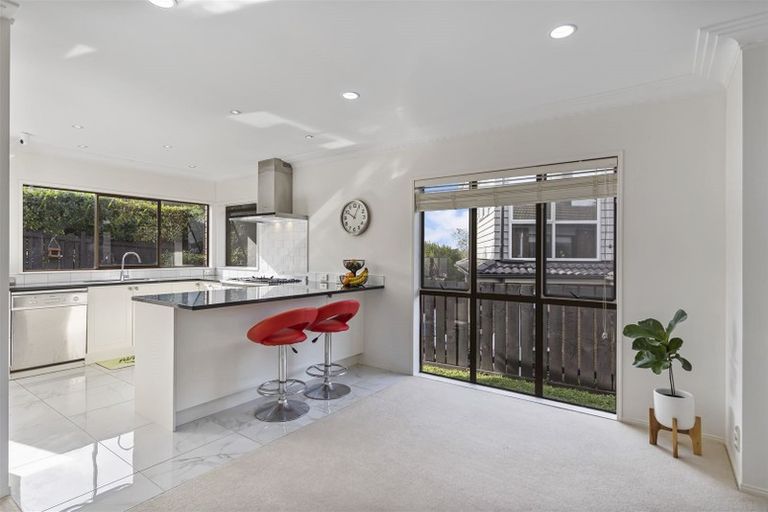 Photo of property in 3 Citation Way, Botany Downs, Auckland, 2010
