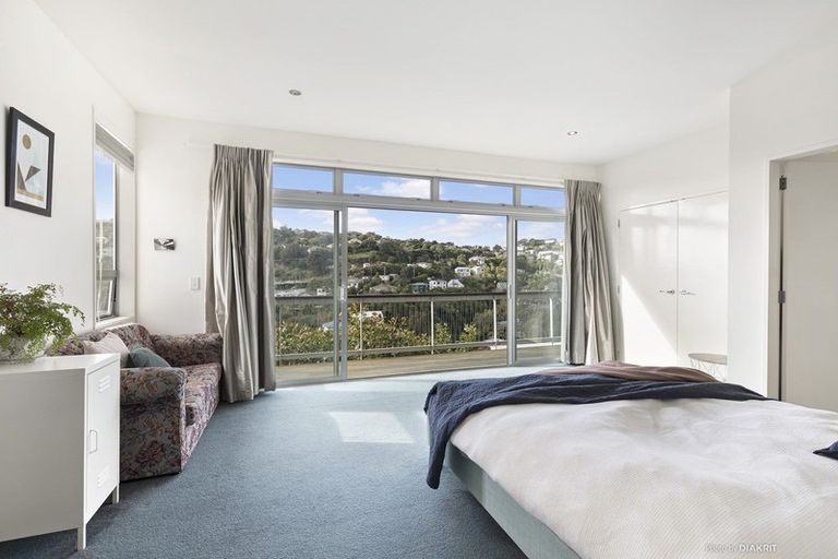 Photo of property in 71 Tiketike Way, Brooklyn, Wellington, 6021