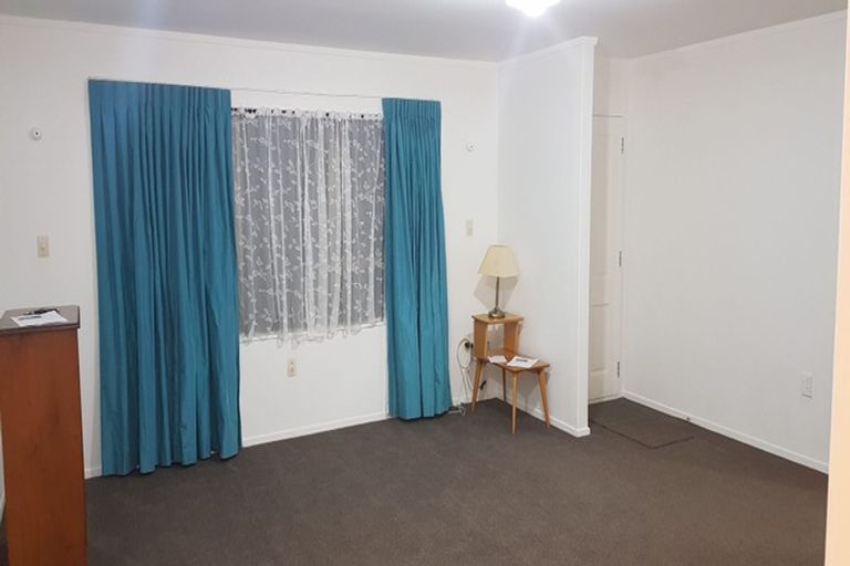 Photo of property in 2/39 Kinloch Place, Papakowhai, Porirua, 5024