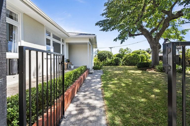 Photo of property in 18 Kent Crescent, Awapuni, Palmerston North, 4412