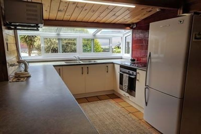 Photo of property in 2/7 Fernbird Place, Massey, Auckland, 0614