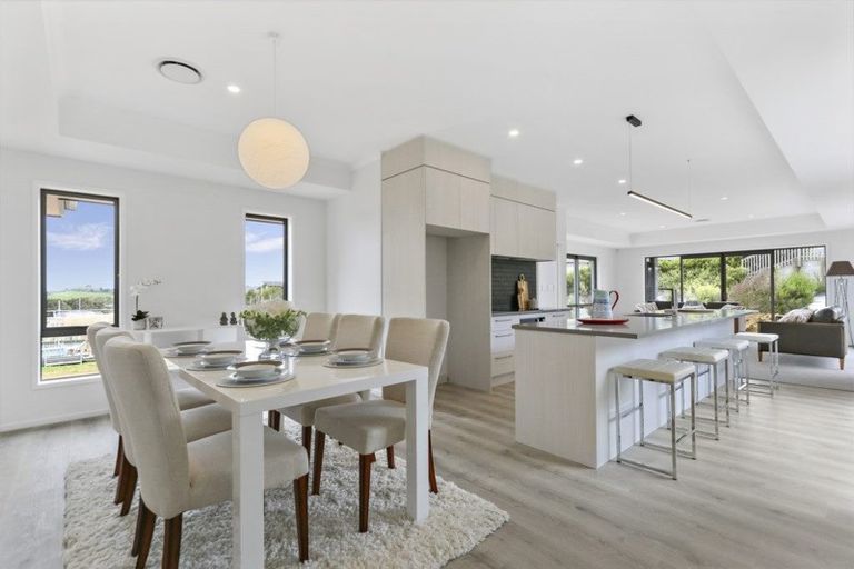 Photo of property in 128 Lisle Farm Drive, Pukekohe, 2120