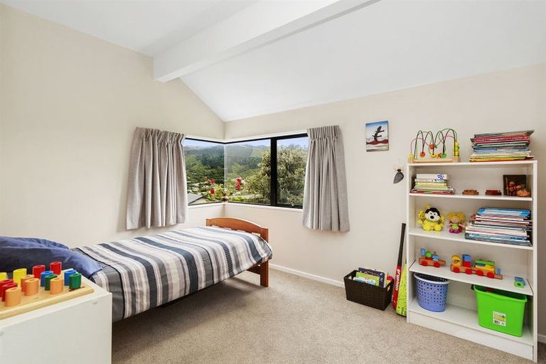 Photo of property in 2 Pikitanga Close, Tawa, Wellington, 5028