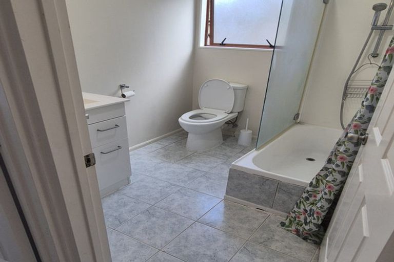 Photo of property in 7 Figtree Terrace, Goodwood Heights, Auckland, 2105