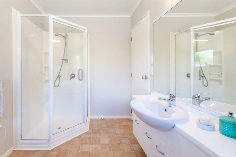 Photo of property in 14 Kennedy Place, Waikanae Beach, Waikanae, 5036