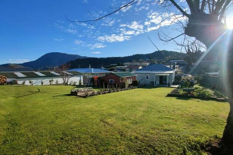 Photo of property in 108 Waikawa Road, Picton, 7220