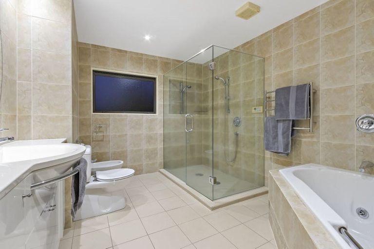 Photo of property in 8 Monkton Close, Greenhithe, Auckland, 0632