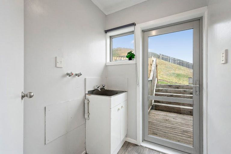 Photo of property in 7 Chetwode Grove, Newlands, Wellington, 6037