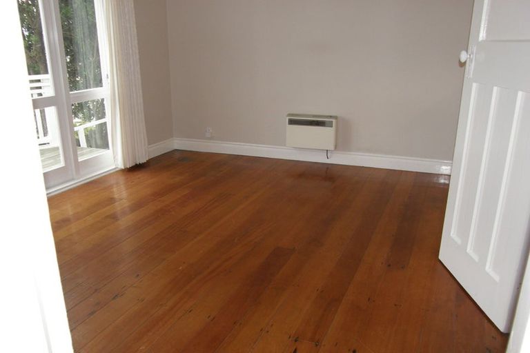 Photo of property in 24 Imperial Terrace, Melrose, Wellington, 6022