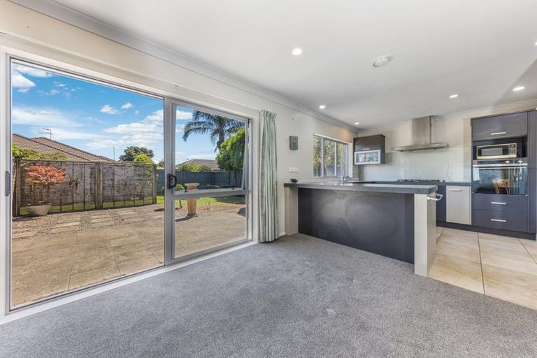 Photo of property in 52 Belfry Place, Wattle Downs, Auckland, 2103