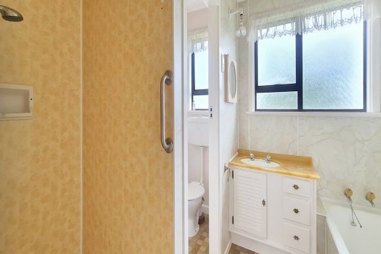 Photo of property in 2 Oaklea Avenue, Marton, 4710