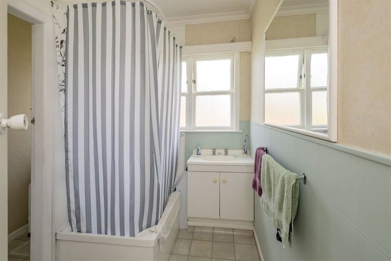 Photo of property in 591 Queen Street East, Levin, 5510