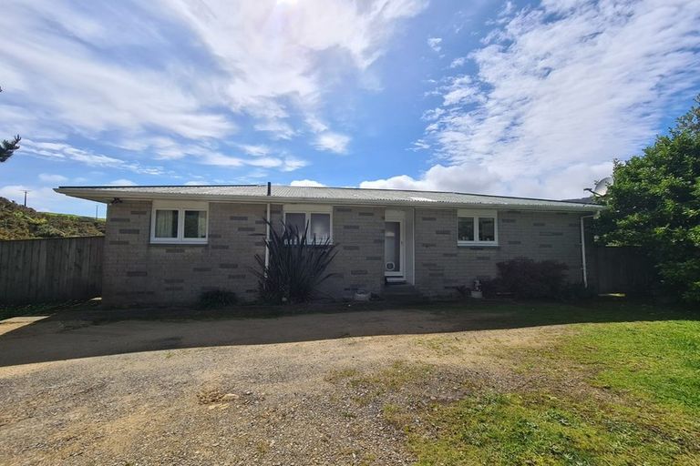 Photo of property in 21 Richmond Hill, Glenside, Wellington, 6037