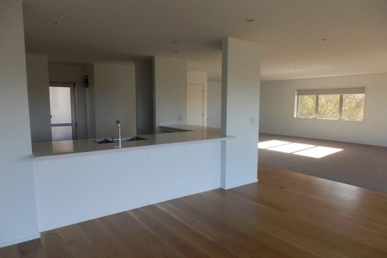 Photo of property in 1/28 Bournemouth Terrace, Murrays Bay, Auckland, 0630