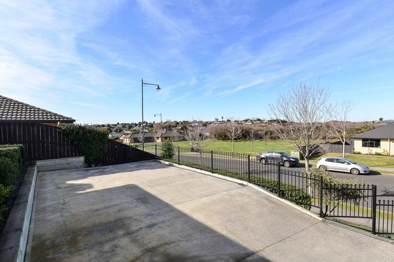 Photo of property in 56 Farnborough Drive, Grandview Heights, Hamilton, 3200