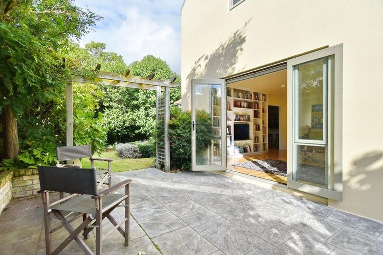 Photo of property in 114b Avonhead Road, Avonhead, Christchurch, 8042