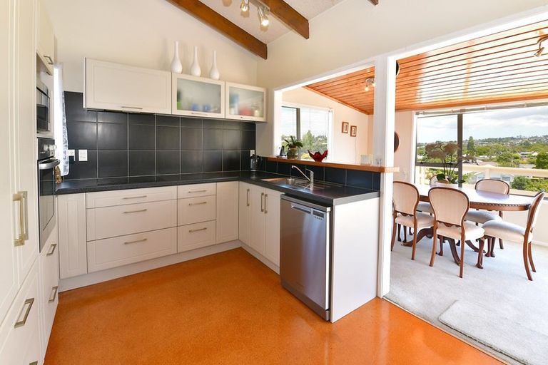 Photo of property in 20a Tindalls Bay Road, Tindalls Beach, Whangaparaoa, 0930