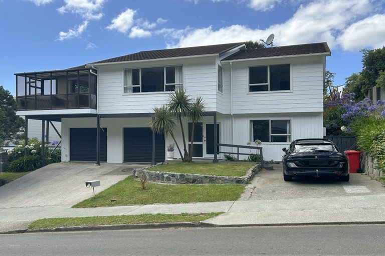 Photo of property in 15 Fyvie Avenue, Tawa, Wellington, 5028