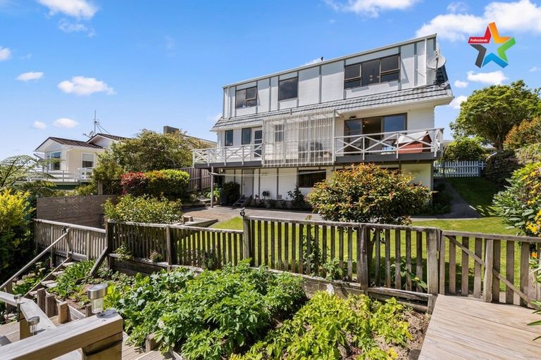 Photo of property in 3a Panorama Grove, Harbour View, Lower Hutt, 5010