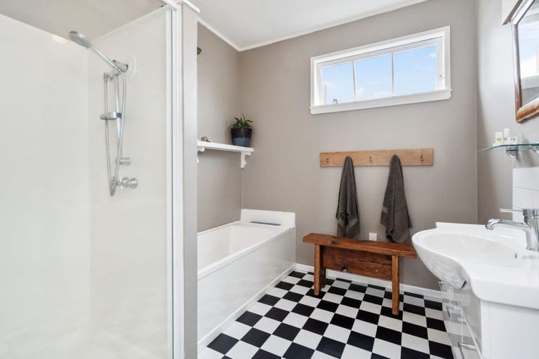 Photo of property in 9 Whimp Avenue, Onerahi, Whangarei, 0110