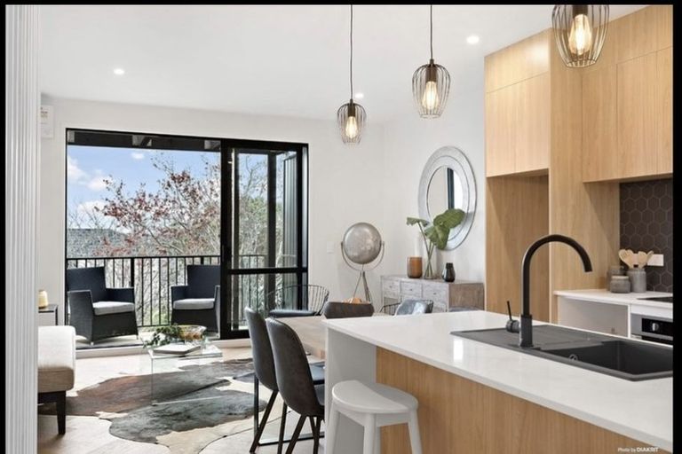 Photo of property in 31 Lewis Road, Pakuranga, Auckland, 2010