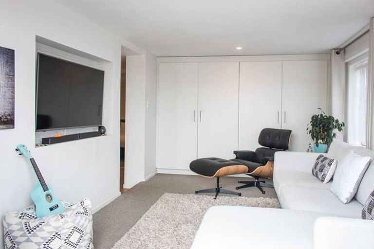 Photo of property in 2/61 Forrest Hill Road, Milford, Auckland, 0620