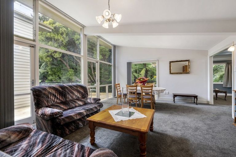 Photo of property in 57 Blue Mountains Road, Pinehaven, Upper Hutt, 5019