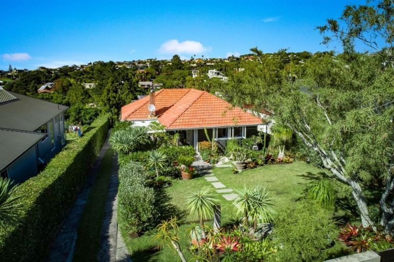 Photo of property in 26 Peter Terrace, Castor Bay, Auckland, 0620