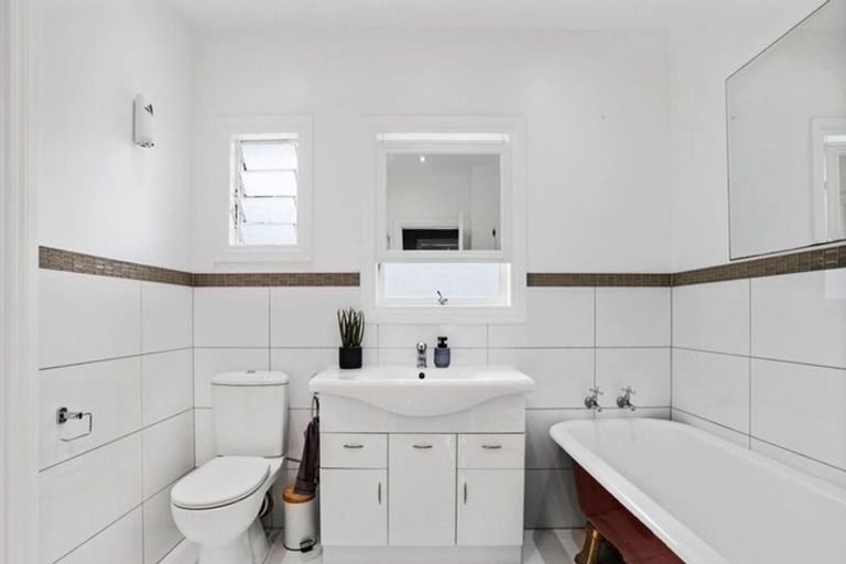 Photo of property in 16 Red Hill Road, Red Hill, Papakura, 2110