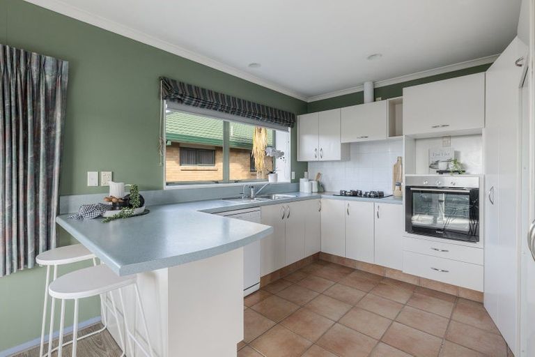 Photo of property in 5 Burnt Oak Drive, Pyes Pa, Tauranga, 3112
