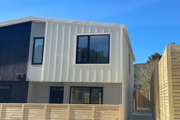 Photo of property in 71 Raukawa Street, Strathmore Park, Wellington, 6022