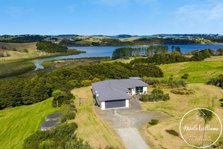 Photo of property in 297 Heatley Road, Whakapirau, Maungaturoto, 0583